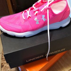 Women shoes under armour